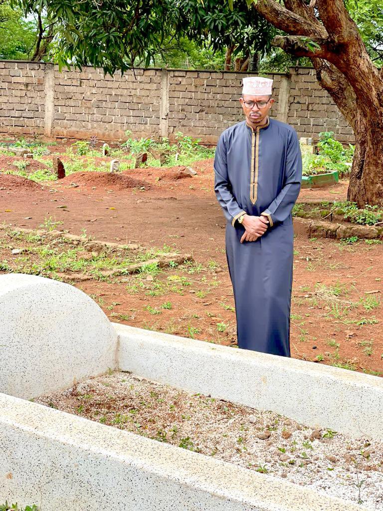 MohaJichoPevu's tweet photo. Nothing compares to the feeling of losing a parent. It's been 16yrs since my dad left this world and every day I wake up wishing I could be half the man he was.Every Eid Occassion brings with it a strong reminder that he is no longer here. For all those who have lost their parent https://t.co/1DVhnTkCY0