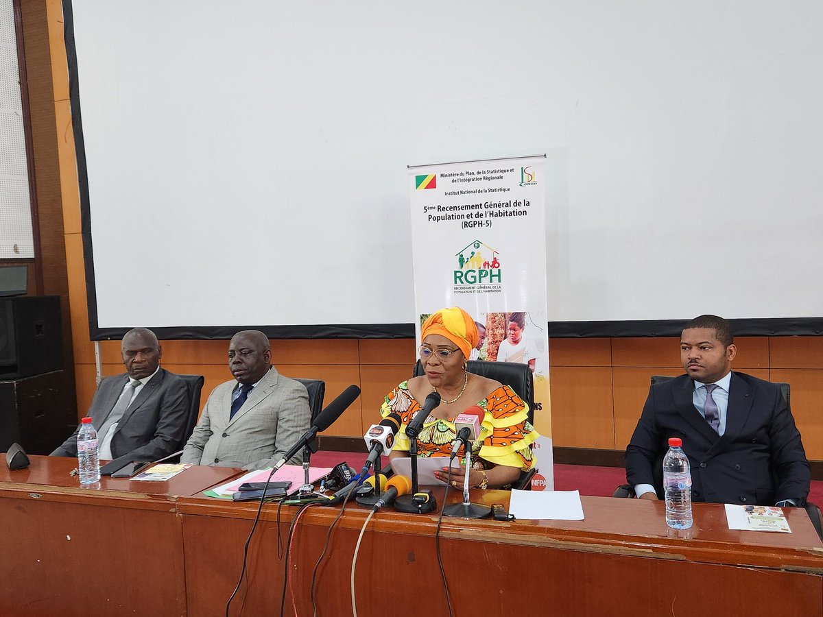RGPH_Cg's tweet image. A J-3 du dénombrement du #RGPH-5 Mme le Ministre du  Plan continue sa communication de proximité en mobilisant les Maires/chefs de quartiers de #Brazzaville et #Pool pour informer sur le RGPH-5  pour une mobilisation sans faille des populations
#OuvronsNosPortesAuRecensement