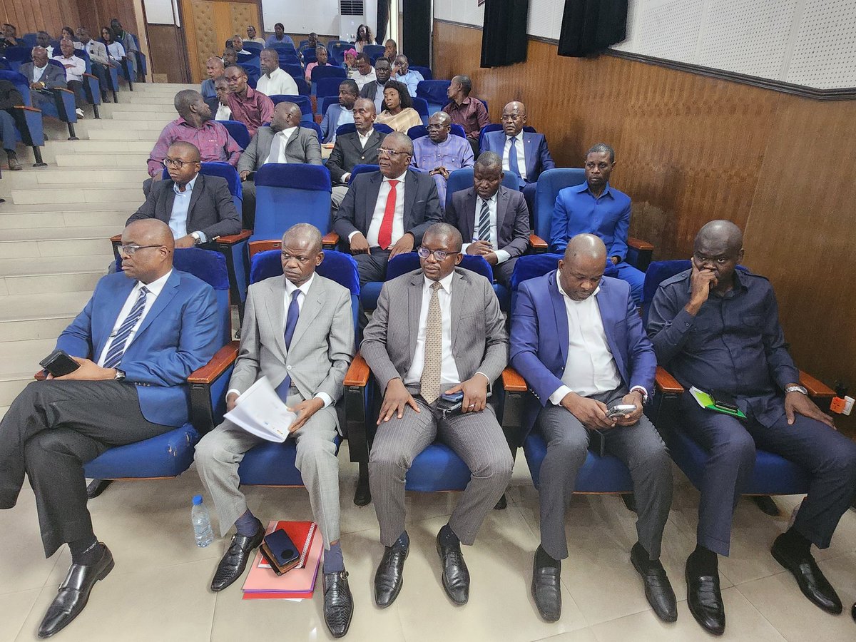 RGPH_Cg's tweet image. A J-3 du dénombrement du #RGPH-5 Mme le Ministre du  Plan continue sa communication de proximité en mobilisant les Maires/chefs de quartiers de #Brazzaville et #Pool pour informer sur le RGPH-5  pour une mobilisation sans faille des populations
#OuvronsNosPortesAuRecensement