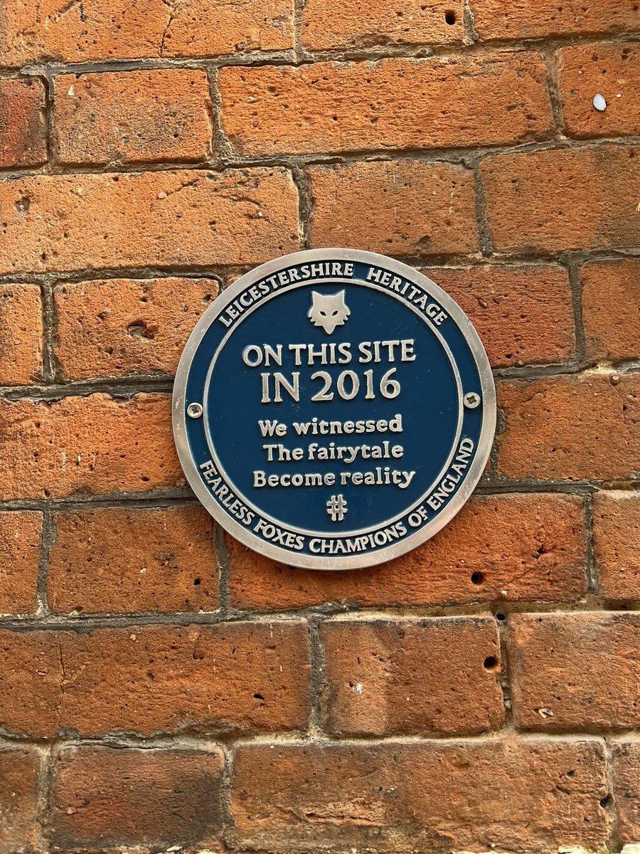 WlvVsMonkeyKong's tweet photo. 30. The Kings Head, Leicester.
Bonus points for the samosas. Loses the points for tenuous blue plaque.
#RealAleTrail https://t.co/W5ALLtEJ6f