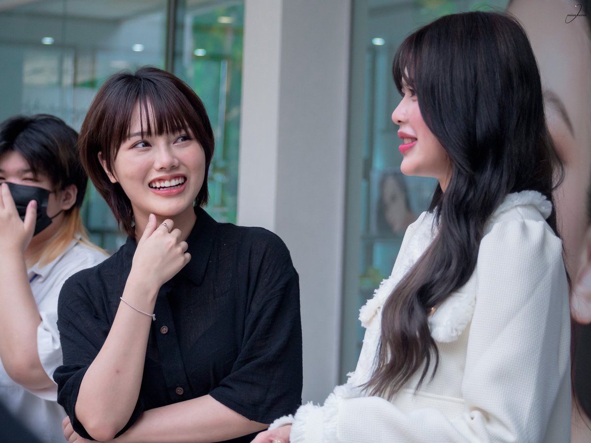 miuniverse024's tweet photo. น้อง ๆ ยิ้มสวย ดูสดใส เพราะได้เคล็ดลับจัดฟันใสสวย ๆ จากพี่พี่บางกอกสไมล์กันนี่เอง 😁
#miusic
#MOBYe
#บางกอกสไมล์ตัวจริงเรื่องจัดฟันใส
#Bangkoksmiledentalclinic
#InvisalignTH
#miunivers https://t.co/fGOOPoDvZa
