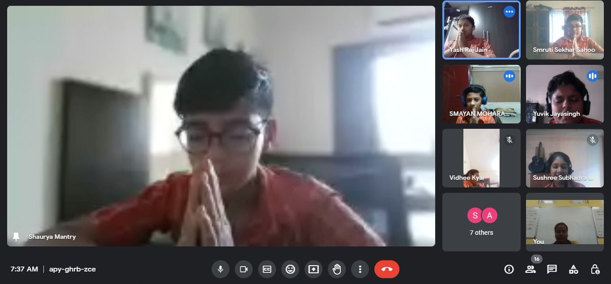 SAI_Edu_In's tweet photo. Rise up, Start Fresh ! As we conduct the classes in online mode, we ensure to continue with our morning assembly in the virtual mode, where students of Classes VI - VIII recite the prayer,
#VirtualAssembly #MorningMotivation #PositiveBeginningToTheDay https://t.co/ut7GEcFI20