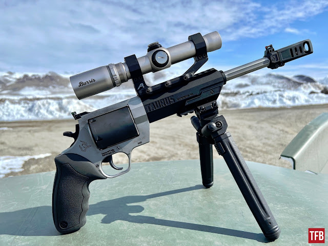 DefenseLrca's tweet photo. Lançado agora no Brasil, o poderoso revólver Taurus Raging Hunter .460 com cano de 10" é analisado nos EUA
- "É o revólver .460 de fábrica mais impressionante que já atirei".
#antifragil #TaurusArmas #TaurusUSA #tasa4 #India #Arabia #revolver #RagingHunter
https://t.co/XM2maNsBDZ https://t.co/NkperJTN6Q