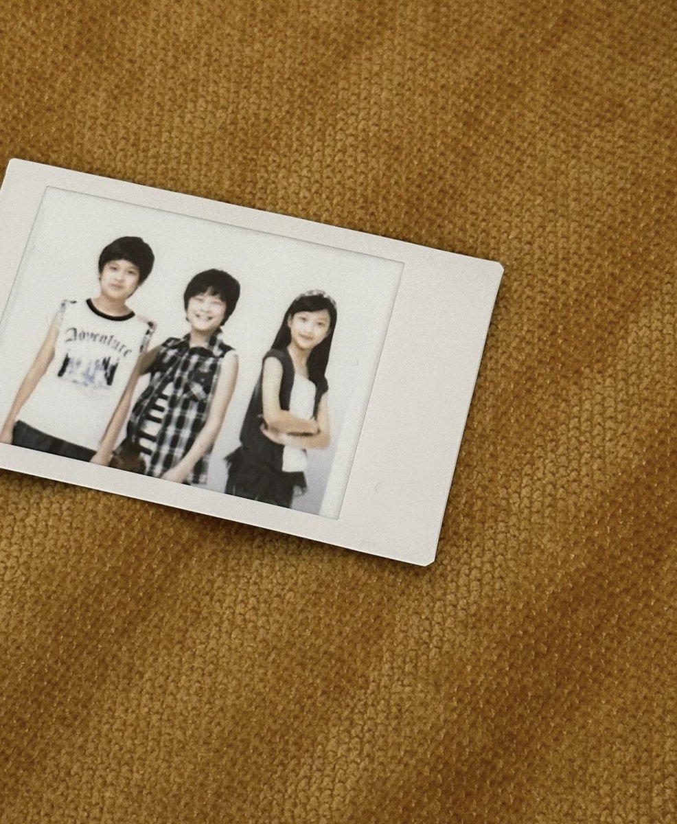 Manwolland's tweet photo. นักแสดง #มุนกายอง อัพโหลดภาพตอนเด็กที่ถ่ายกับมุนบิน ชานอู และภาพถ่ายคู่มุนบิน บนไอจี 😢 #MoonBin #มุนบิน https://t.co/PNNrnSBlNt