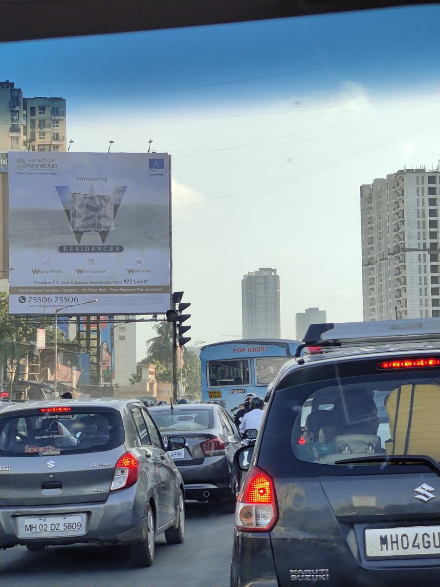 karnage_ks's tweet photo. Same old drama like always at dahisar toll naka Mumbai Entry point. More than 2 kms long traffic snarl and choked up traffic due MEP TOLL PLAZA. HIGH TIME SOMETHING IS DONE ABOUT THIS @nitin_gadkari @mieknathshinde @MTPHereToHelp @mybmc @mybmcRoads @mumbaitraffic https://t.co/Z3ZxOWH3TE