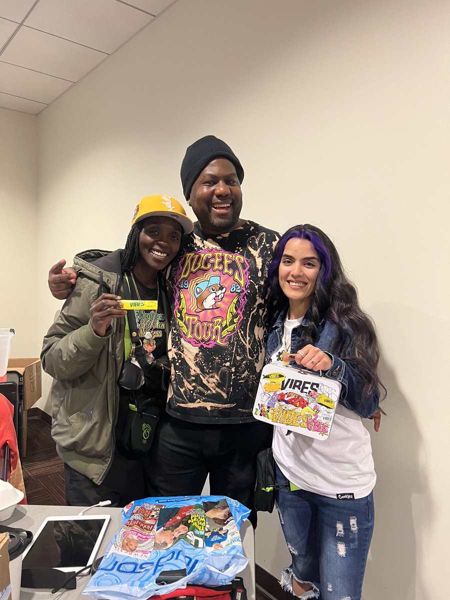 ETApothecaryLNK's tweet photo. @Vibes_Papers @TheSmokersClub #GoodTripTour 💨🌽🍪🚎✨🔥 #ETApothecaryLNK #LNK https://t.co/Yz0i038hBI
