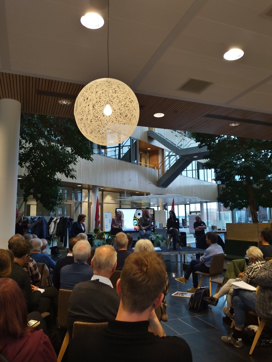 Vanmiddag ben ik aanwezig bij het KlimaatWetk event van <a href="/fnv/">FNV</a> <a href="/FnvKlimaat/">Netwerk Klimaat FNV</a> #groenwerkt #JustTransition. <a href="/annehofstede/">Anne Hofstede🌍🐰☀️🔥🌪🌊</a> noemt het succes van <a href="/ABPFossielvrij/">ABP Fossielvrij</a> als inspirerend voorbeeld van wat we samen kunnen bereiken