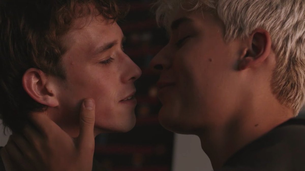 skamvrse's tweet photo. wtfock &amp; skam france season 3 https://t.co/wiCvf59jNQ