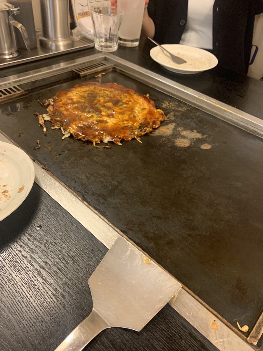 なんと！！
ぽたさん、まくら、ねむちゃんが地元まで来てくれてお好み焼きともんじゃ食べながら喋りまくった😭
遠いのに本当ありがとうすぎる😭
しかもプレゼントまで貰ったの、みんな優しすぎて泣く😭
時間足りない〜🥲
3人にお腹触ってもらってパワー貰ったから絶対安産だわ🔥