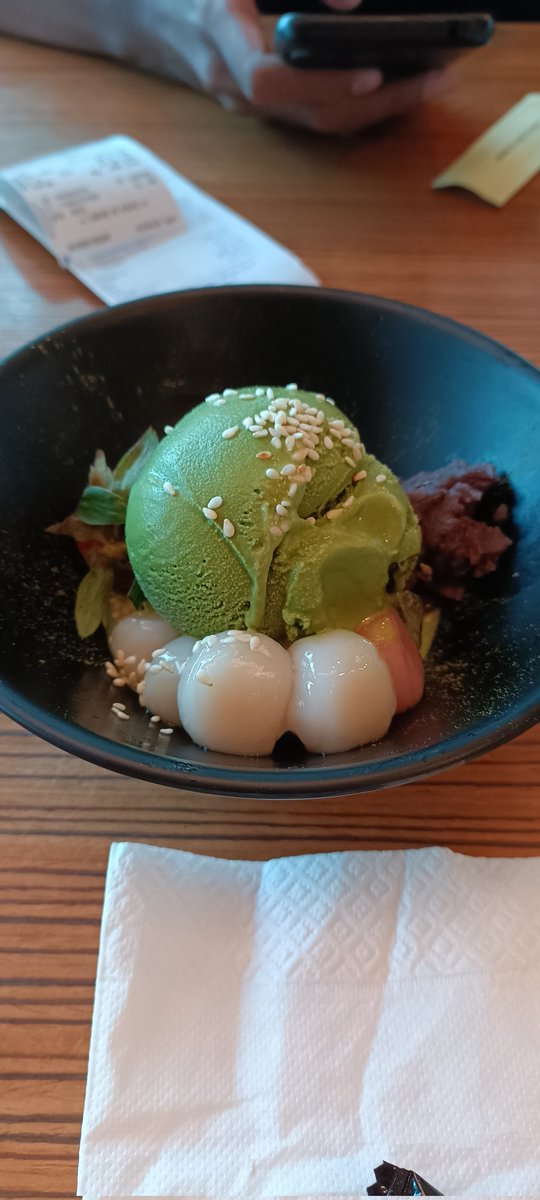Pertama kali makan sushi tei berdua abis 470rb 😂
Tapi yaaa enyaaakkkk semuaa ❤😋
Buat wa yg ga suka matcha, es krimnya enyak ❤
Sushi enyak semua walo yg pake mayones ama keju itu bikin eneg tapi tetep enak bgt ❤
Alhamdulillah masih ada rezeki buat ngerasain makanan enyak ❤