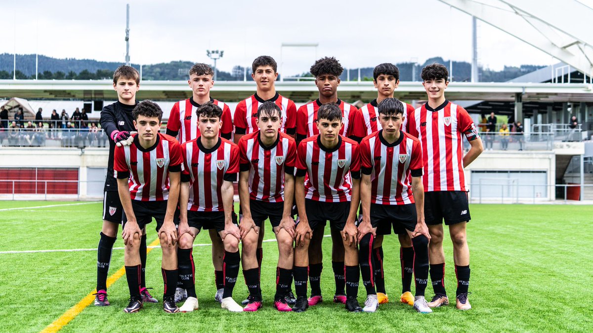 AthleticClub's tweet photo. CANTERA I Victoria del Cadete B en la jornada 29 de la División de Honor disputada esta mañana en Lezama.

#AthleticClub 2⃣-1⃣ @Astrabuduako 
⚽️ Asier Torres, Narbarte.

#AthleticLezama 🦁 https://t.co/lFCiaNx0y0