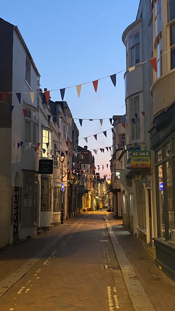 Fishersdream's tweet photo. Our Friday night, Weymouth style. Dinner and cocktails at Nautico Lounge. The walk home wasnโt bad either ๐@theLOUNGERS
#weymouth #weymouthnightout #nauticolounge #nightout #comeandtryitout #visitsoon #bookdirect #cocktails https://t.co/EHqVUtGzRh