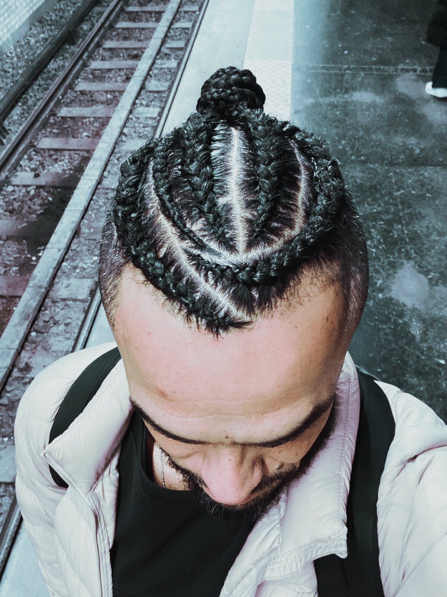lartdeperdre's tweet photo. Ça s’appelle « appropriation culturelle » reuf. Et nous les latino-américains sommes les masters… 👑😎🤙🏽  #royalty #donteventry https://t.co/kKkZBM6Jb1