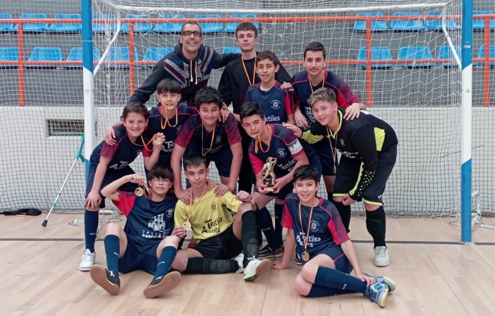 mirobrigaaldia's tweet photo. El @trescolumnascd Infantil conquista el título provincial de los Juegos Escolares y luchará por el regional https://t.co/1atJK8Urd5 https://t.co/S413Hgj0RE