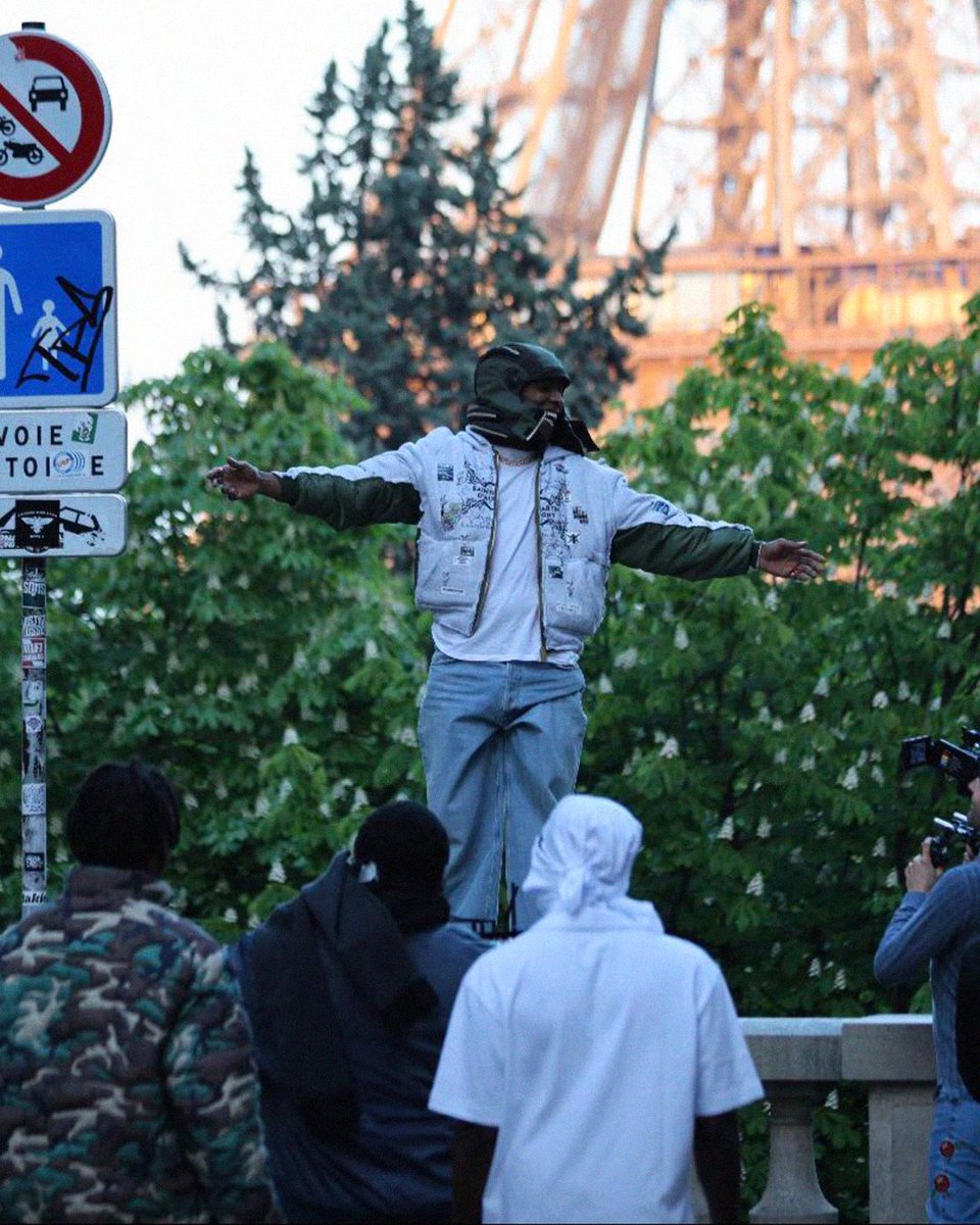 viewsfrance's tweet photo. A$AP Rocky en tournage d'un clip à Paris 🇫🇷 https://t.co/waN1BVUNQx