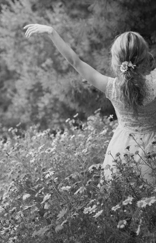 come read me
walk with
these thoughts

i sit with
wildflowers
in meadows
of freedom
i have escaped
reality

i sing with
the meadowlark
i dance with
the breeze
of summer
hold hands
with laughter

i see beauty
to survive
sanity is
a fragile thing

#BraveWrite
#amwriting