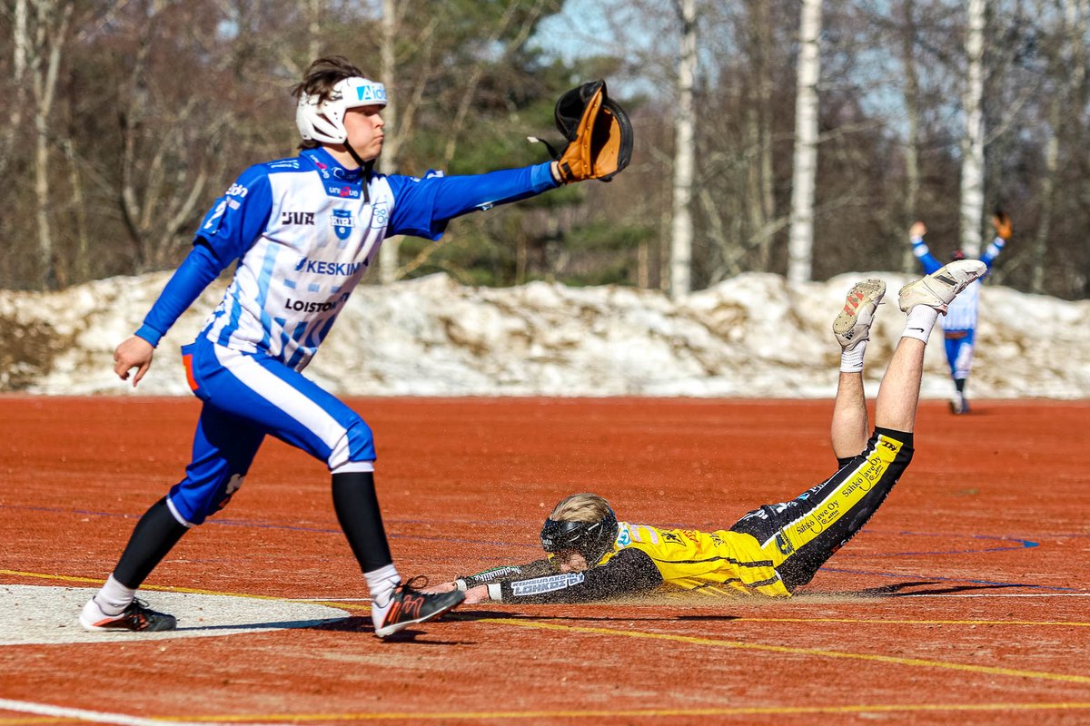 puijonpesis's tweet photo. Aurinko hellii Mantulla 😎 Tiukka ensimmäinen jakso meille lukemin 1-0!

📷 @airaksinenphoto 

#PuijonPesis #Ykköspesis #Pesis https://t.co/p6GJG2rYK3