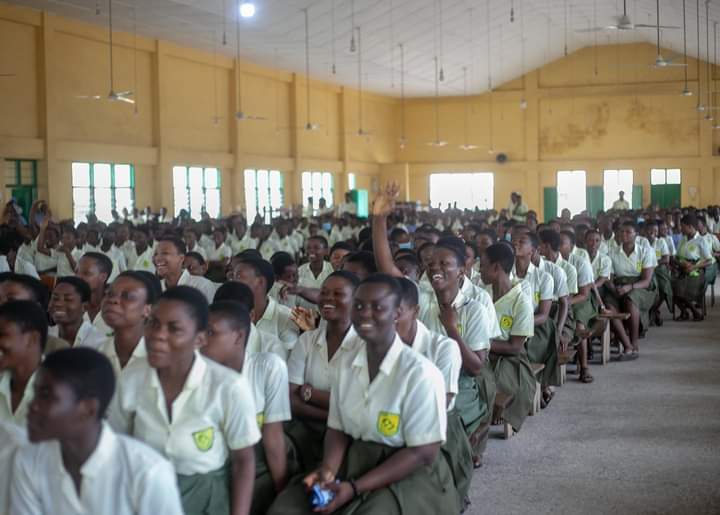 keta_vibes's tweet photo. The reigning queen of Face of Volta Pageant joined @priscaabah_official and @ibk.officials to launch The Girl Child Power Project in the Volta Region.The project seeks to empower the girl child to do better with their academic works.Our reigning Queen @sikablandy was a speaker. https://t.co/DrmradrvRG