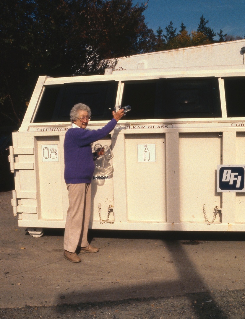 APL_CLHistory's tweet photo. Arlington started a County recycling program in 1973 - three years after the first #EarthDay - and made recycling mandatory in 1993. 
These photos, and many more from the Debbie Ernst County Photograph Collection, can be found in our online archive:  https://t.co/4cuLKfSBq4 https://t.co/b1VFTOqlIH