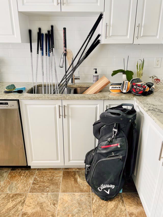 MyGolfSpy's tweet photo. Saturday morning chores. 

(📸: SouplsAHotSmoothie / Reddit) https://t.co/SM3T5KPcQ1
