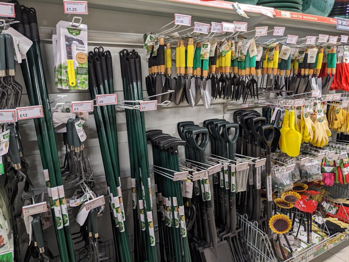 AlhambraCentre's tweet image. Get your garden Summer ready with @Poundstretcher1 🧑‍🌾

With planters and garden tools to make the most of your garden and twinkling lights and BBQ essentials for those warm Summer evenings 🙌

#Poundstretcher #GardenEssentials #BBQessentials