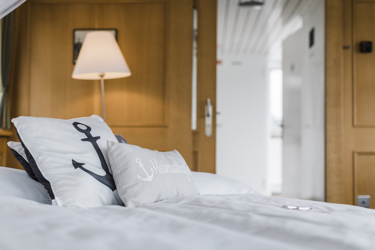 "Unsere zweite Nacht als verheiratetes Paar verbrachten wir auf der MS Konstanz und liessen uns bei tollem Ambiente und dem super Service mit Abendessen auf dem Deck verwöhnen. Auf jeden Fall weiter zu empfehlen!" linus_1990 auf TripAdvisor
hubs.la/Q01LtqpR0