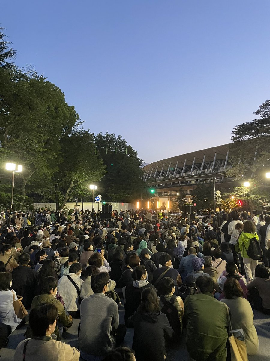 im_ichi_'s tweet photo. Demonstration with Ryuichi Sakamoto by D2021

デモ活動等初参加でしたが、
アーティストがライブをやったり、想いを話したり、
すごくクリエイティブで優しい人たちが集まる良い空間だった！
ちょっと緊張したけど参加してよかった！

#神宮外苑の樹木伐採に反対します https://t.co/sLJKAf50K5