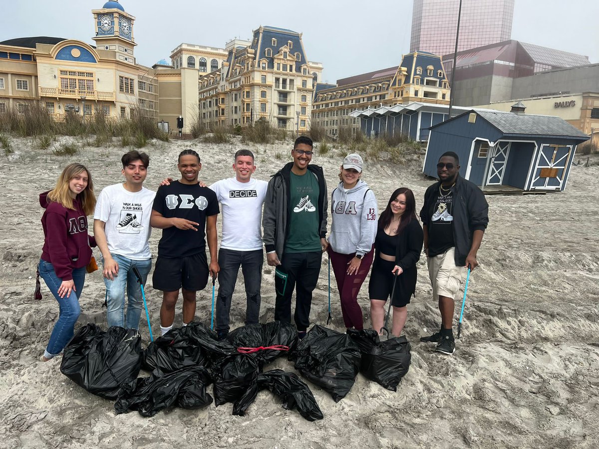 PSP_1990's tweet photo. Shout to the Eternal Omicron chapter and Walk-A-Mile for hosting such a great beach cleanup event! We also appreciate the volunteers who showed up to them with this process. 🏝️ ⚔️ 
-
#PsiSigmaPhi #EternalOmicron https://t.co/xBhEZnoap9
