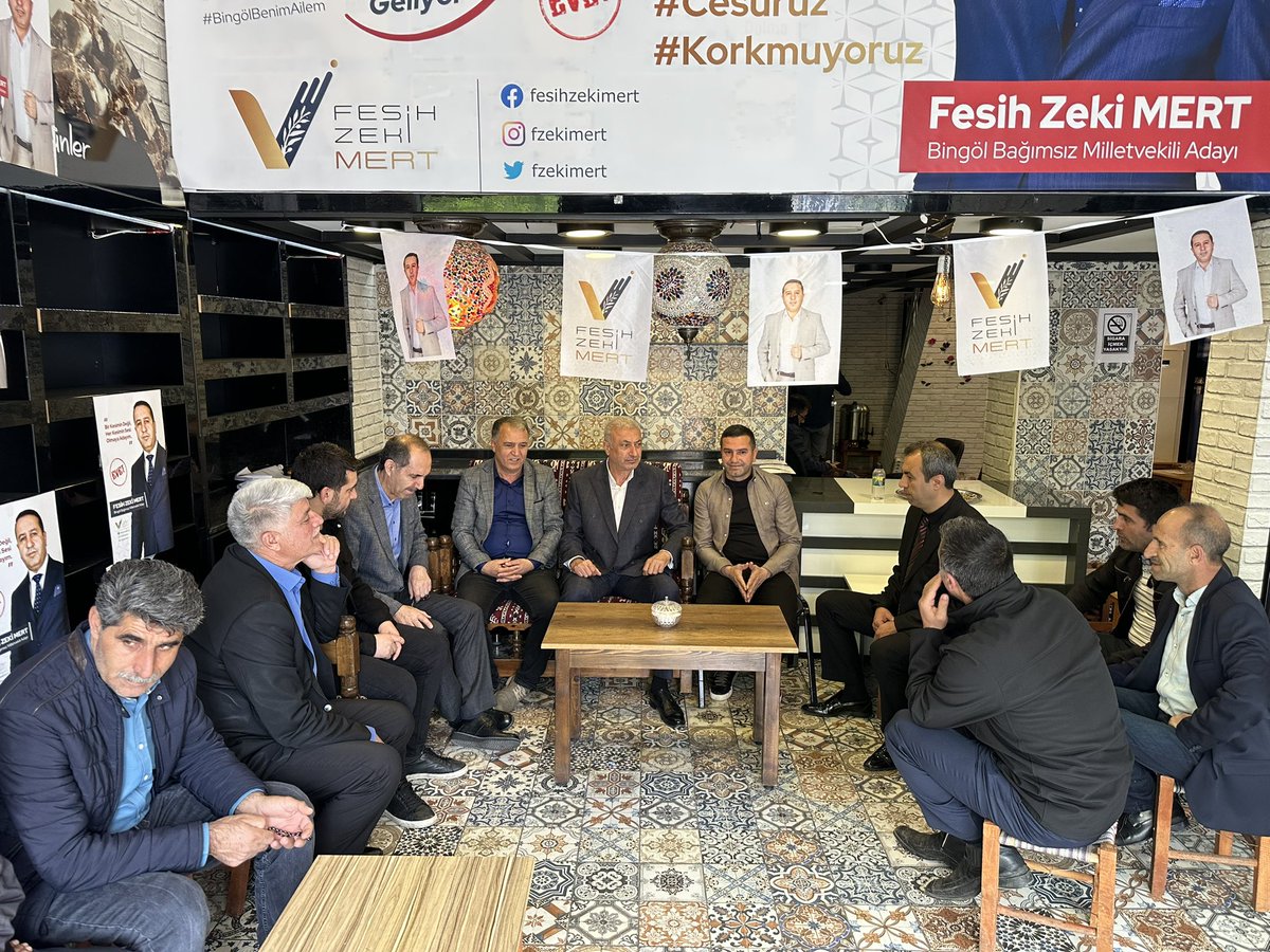 MHanefiGuler's tweet photo. BİNGÖL / MERKEZ; Bayramlaşma📍
Seçim sathı mailine girdiğimiz bir dönemde,Bilinmelidir ki görüş ve yaklaşım tarzlarımız ne kadar farklı olursa olsun siyasi nezaket esas olmalıdır. 
İki yüzlü siyaset anlayışına son.
ilkeli ve omurgalı siyaset vadediyoruz.! https://t.co/JPCJZYjEe9