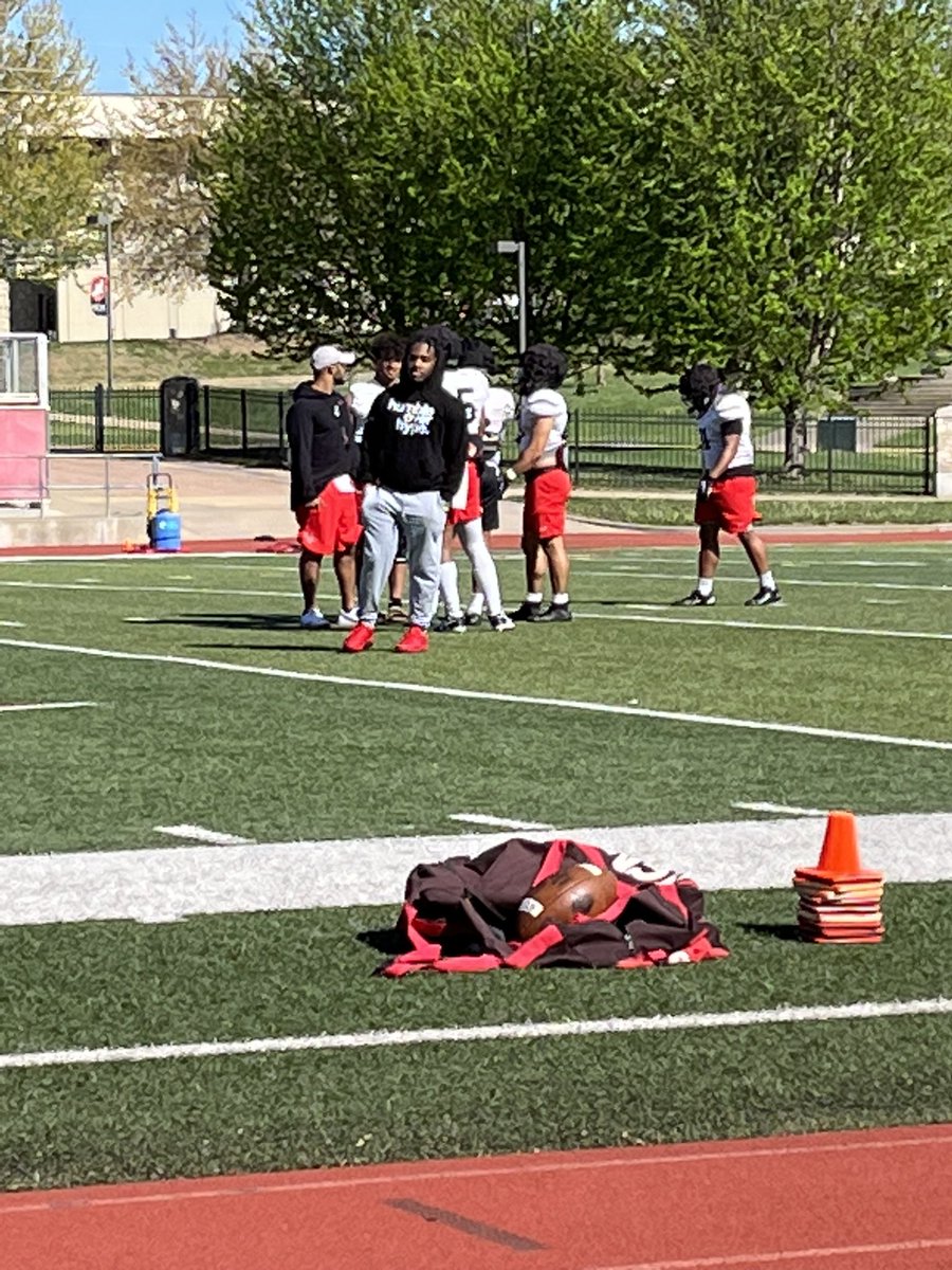 micahjo2121's tweet photo. Thanks @JonesgGreg for the junior day invite loved the energy!! https://t.co/haBuYeCJ7Z