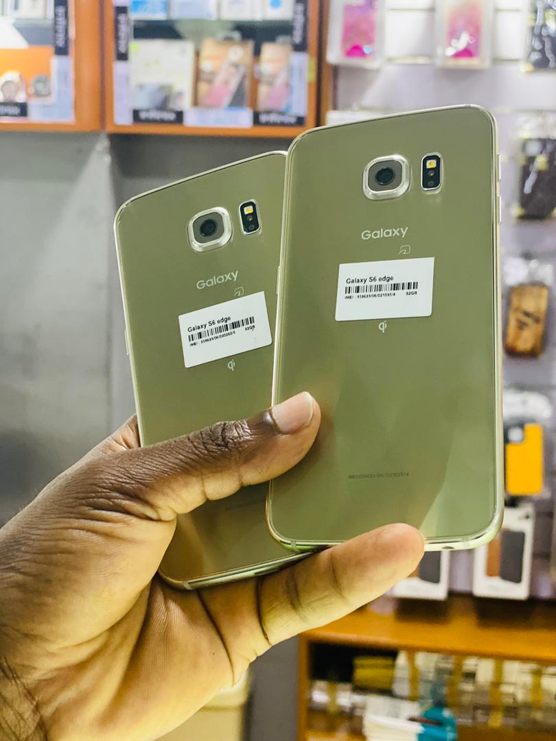 Michael86312006's tweet photo. Galaxy S6 edge 32GB ram 2GB bei 180000 https://t.co/77hJ9w4F53