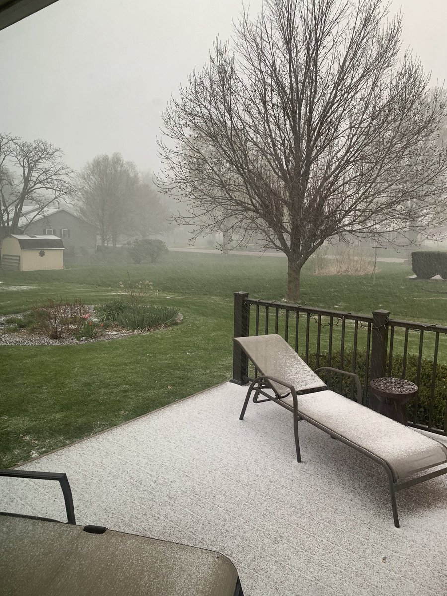 This Saturday morning in West Central Illinois we learn a valuable lesson about how important cutting on Thursday is. <a href="/OutKickTNML/">ThursdayNightMowingLeague</a>