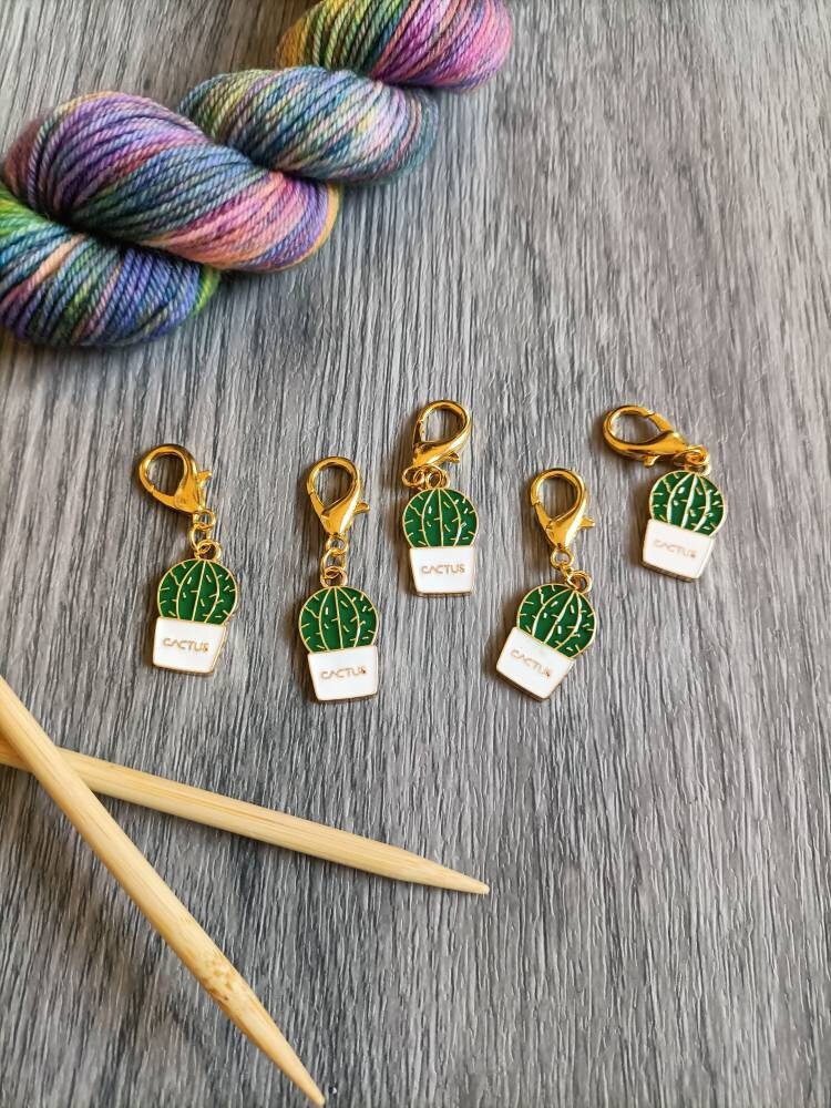 botanical_craft's tweet photo. Excited to share the latest addition to my #etsy shop: Set of 5 stitch markers, round cactus stitch markers, stitch markers for knitting and crochet, lobster clasp progress keepers https://t.co/pQJQULFr1K #green #white #stitchmarkers #rowmarker #progresskeeper #knittin https://t.co/UDbTwkTcLO