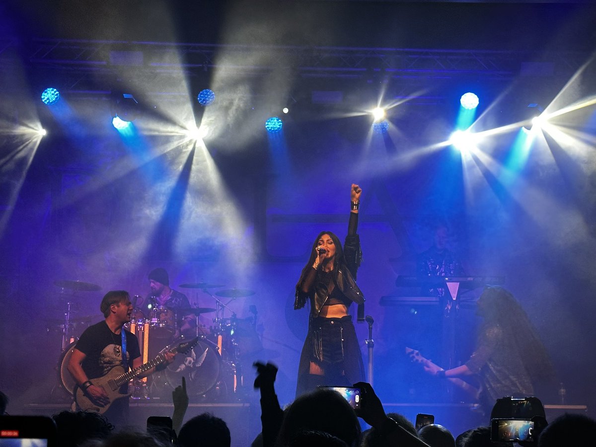 replicant2019's tweet photo. Last night was a blast! @XandriaBand and @delainmusic crushed it! #Delain #Xandria #ManchesterAcademy2 https://t.co/b00dEAtwZc
