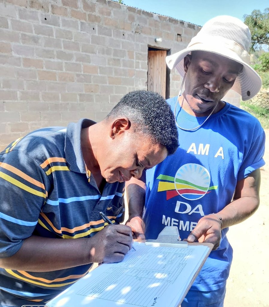 DA_Mpumalanga's tweet photo. 📑 Membership Drive in Mbombela Constituency💙
House to house, street to street, door to door siyeza!
#TheDAgetsThingsDone
Sign up to be a member of the party that Gets Things Done, the DA.
Visit https: https://t.co/DQHsZF72PS
#DAatWork #VoteDA https://t.co/TlmLLdfv9b