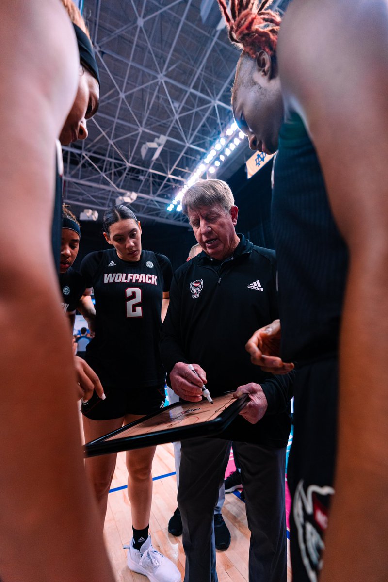 PackWomensBball's tweet photo. Help us show our fearless leader allllll the love ❤️ 

Happy Birthday, @WolfpackWes! https://t.co/NzAsnPowTV