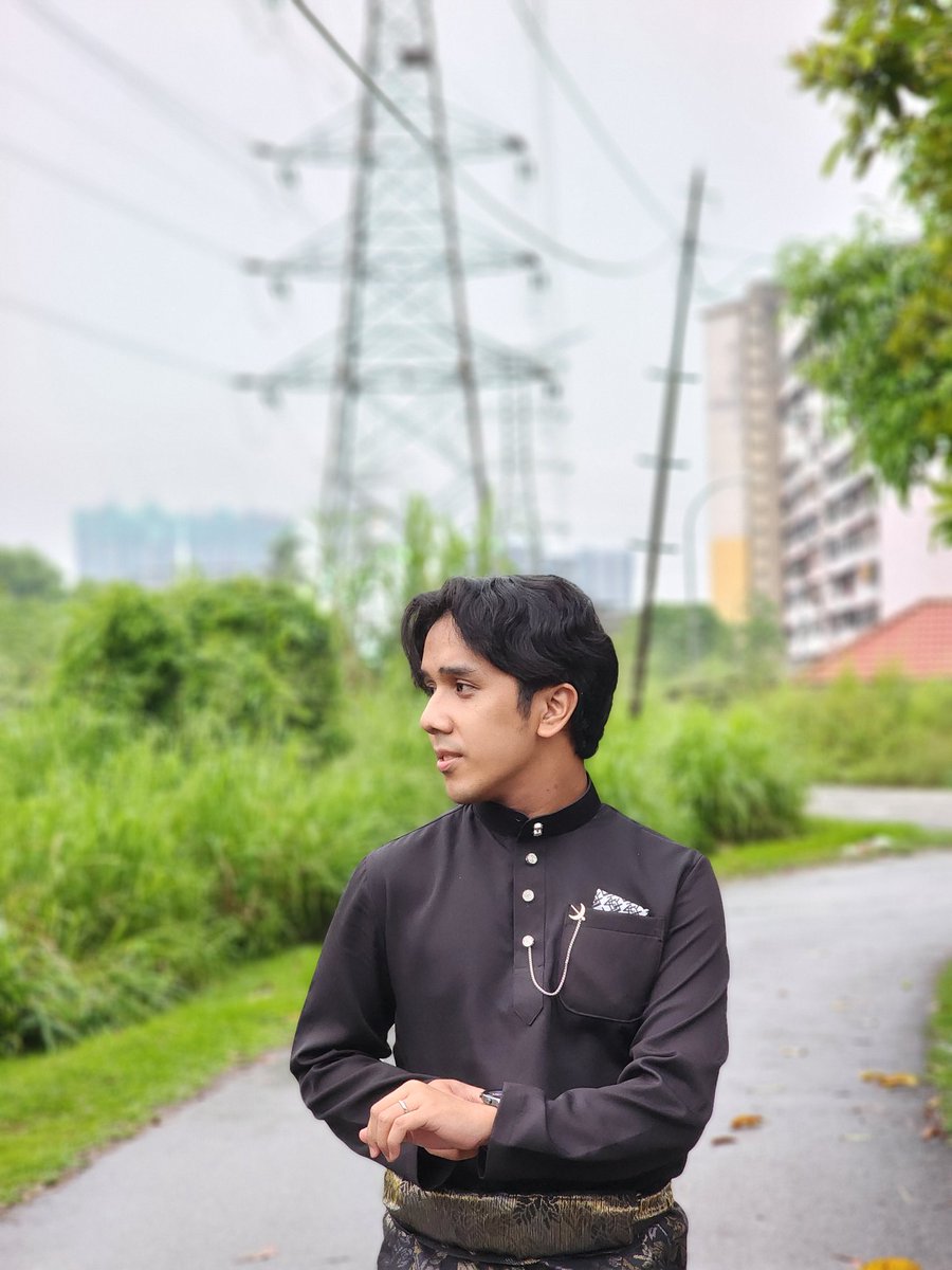 HanafiRoz's tweet photo. @emrhqm Betulah tuu.. Selamat Hari Raya ✨️
#teamhitam #teamrayakl https://t.co/O6bPzkCJOQ