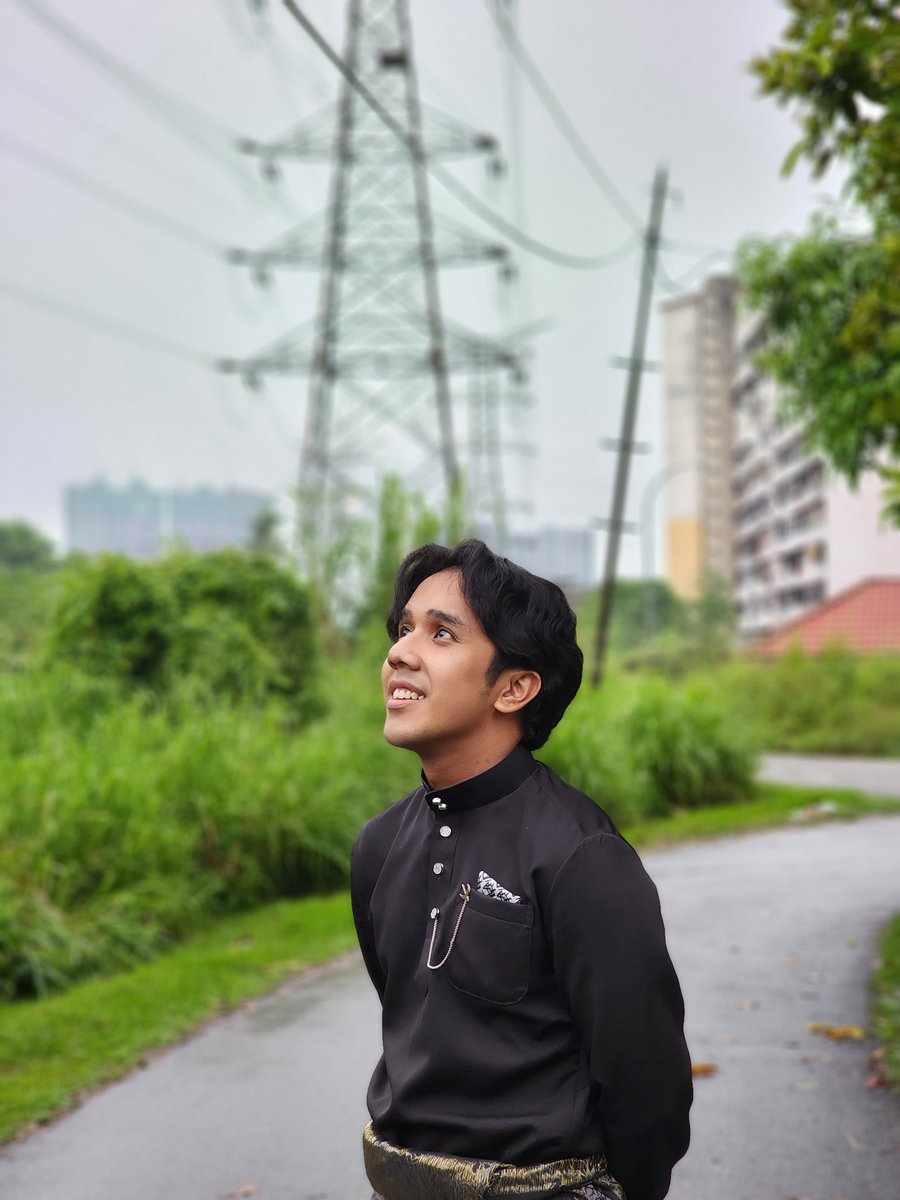 HanafiRoz's tweet photo. @emrhqm Betulah tuu.. Selamat Hari Raya ✨️
#teamhitam #teamrayakl https://t.co/O6bPzkCJOQ