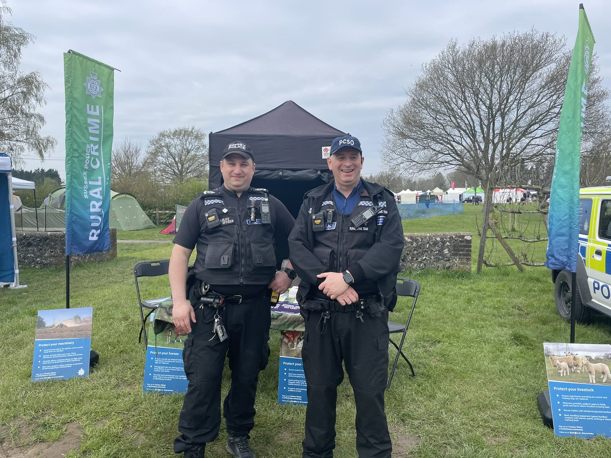 SouthEngShows's tweet photo. We so appreciate it when the emergency services are able to come to our shows and talk to our visitors about their work. This weekend weโve got @SECAmbulance and the rural teams from @SussexRuralCops and @SurreyPolice ๐ฎ๐๐จ
#SpringLive #seasfun https://t.co/tmyyi1yHCI