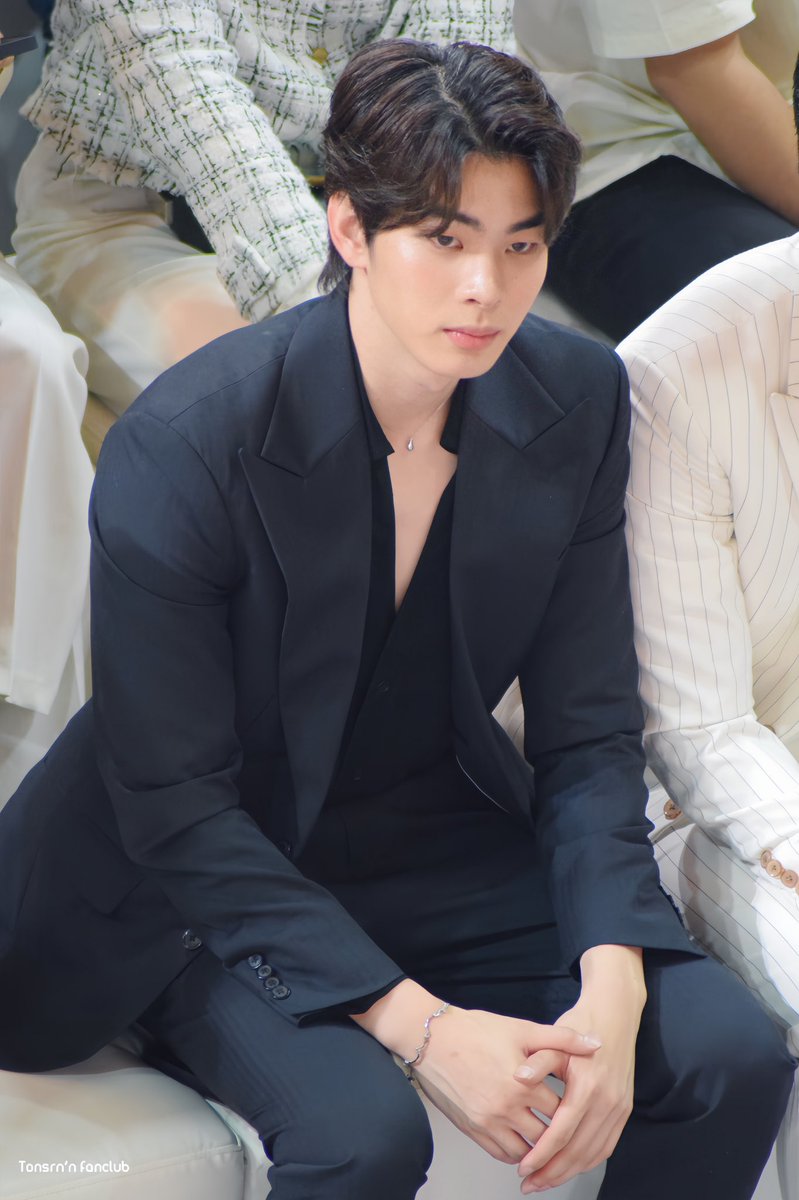 Tonsrnfanclub's tweet photo. แล้วจะต้องหล่อขนาดนี้เลยหรอครับ 
ผมก็แค่อยากจะรู้วววว 🥺💙

#mytonsrn
#ต้นรักของศรัณญ์ https://t.co/DgHHQLFR07