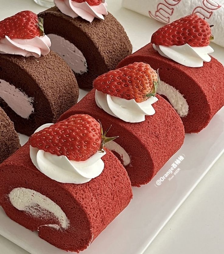AcademiaDreams's tweet photo. strawberry cake 🍓 https://t.co/KbzdqdMmw4