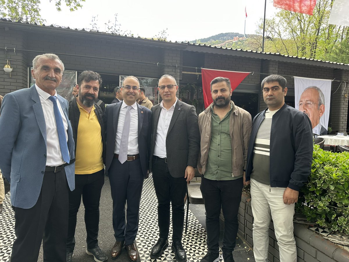 iskanakn's tweet photo. @BursaCHPBursa  il başkanlığının düzenlediği bayramlaşma törenine teşkilat mensubu arkadaşlarımızla katıldık. Bu güzel organizasyonu düzenleyen il başkanı Sn. @TurgutOzkan16 ve arkadaşlarını tebrik ediyorum..

14 Mayısta memlekete bahar gelecek..
Birlikte başaracağız.. 
#SanaSöz https://t.co/PwiifWBrBp