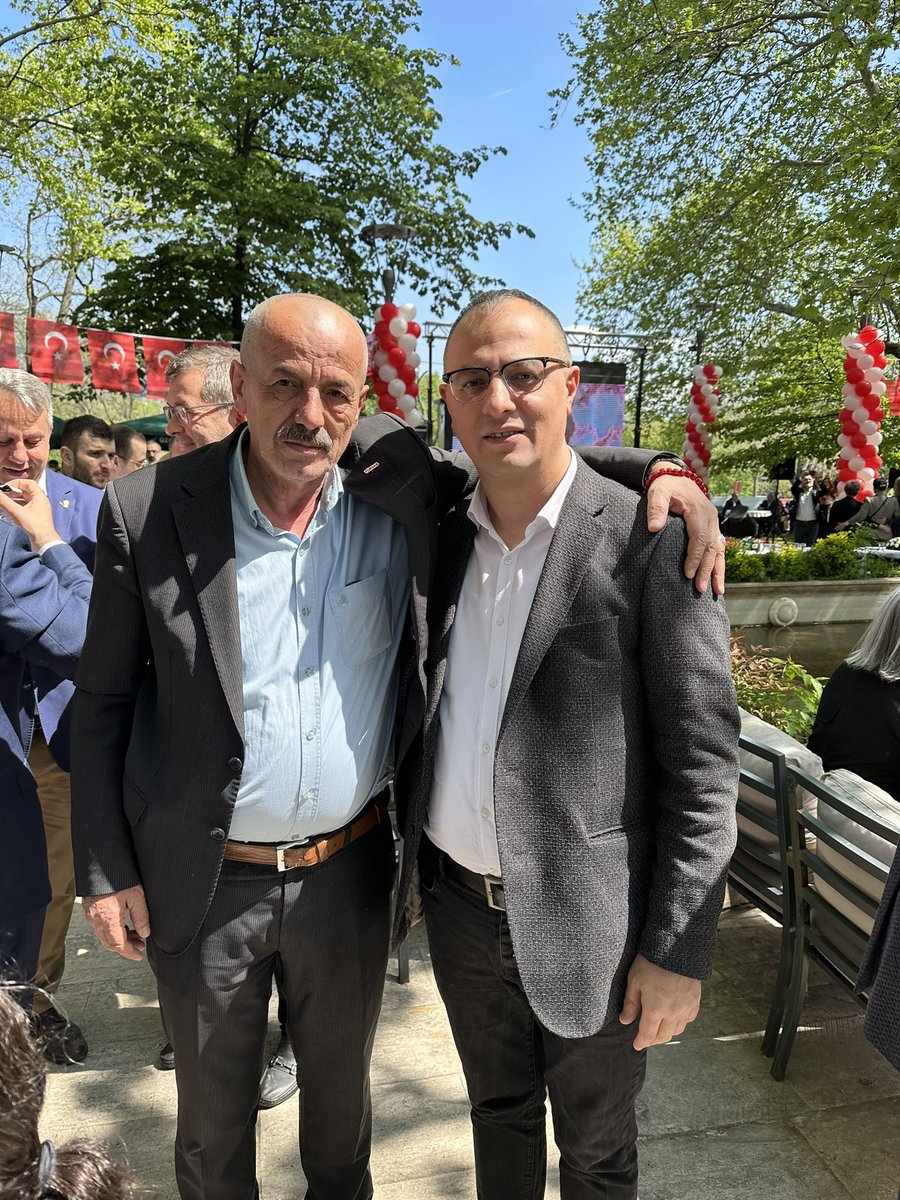 <a href="/BursaCHPBursa/">CHP Bursa</a>  il başkanlığının düzenlediği bayramlaşma törenine teşkilat mensubu arkadaşlarımızla katıldık. Bu güzel organizasyonu düzenleyen il başkanı Sn. <a href="/TurgutOzkan16/">Turgut ÖZKAN</a> ve arkadaşlarını tebrik ediyorum..

14 Mayısta memlekete bahar gelecek..
Birlikte başaracağız.. 
#SanaSöz