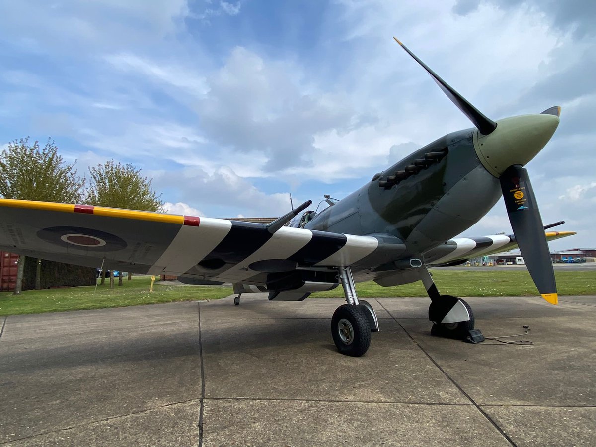RAFBBMF's tweet photo. Who loves Spitfire AB910 as much as we do? 😍
📸 FS Tim Lilley
#spitfire #64squadron #invasionstripes https://t.co/SUGuk3eSkz