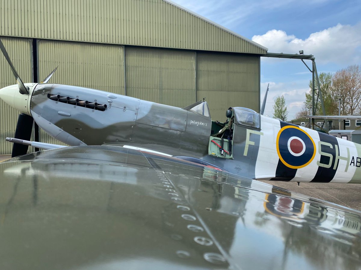 RAFBBMF's tweet photo. Who loves Spitfire AB910 as much as we do? 😍
📸 FS Tim Lilley
#spitfire #64squadron #invasionstripes https://t.co/SUGuk3eSkz
