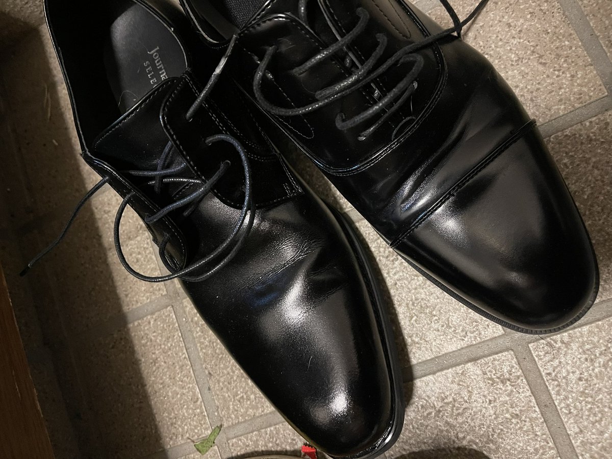 peach_1009's tweet photo. 弟、就活生なんですけど

6日前に買った靴がチグハグ

お店の人もやばいけど

履いてて気づかない弟もやばい https://t.co/w1q6YdZx1l