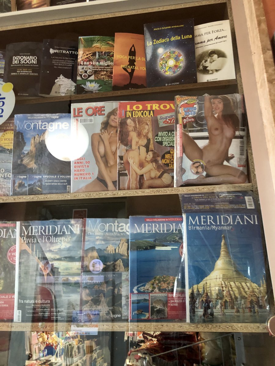 sangermax's tweet photo. #libreria della #stazione ...#varietà di #argomenti #sacroeprofano #rivistevintage #leore #anni70 #sani #ricchi #capaci #consapevoli #risveglipostmortem 🤔🙄🙃🖖 https://t.co/hKP5eGhZa6