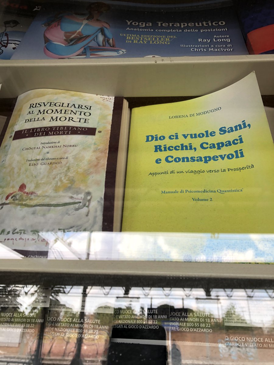 sangermax's tweet photo. #libreria della #stazione ...#varietà di #argomenti #sacroeprofano #rivistevintage #leore #anni70 #sani #ricchi #capaci #consapevoli #risveglipostmortem 🤔🙄🙃🖖 https://t.co/hKP5eGhZa6