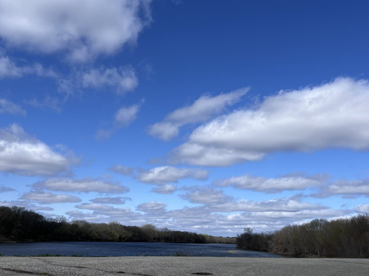 Amandaisout's tweet photo. Happy Earth Day 🌎
#EarthDay #CedarRiver #Clouds https://t.co/ZUVScf1u5B