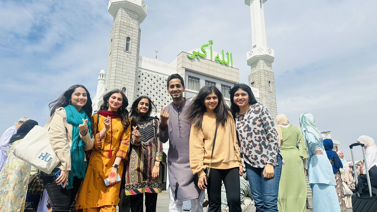 ranamajid007's tweet photo. Celebrated Eid with the amazing #Pakistani and Muslim community in #SouthKorea 🇵🇰🇰🇷🌙

Wishing everyone a blessed Eid filled with happiness and love! 🌟 #Eid2023 #EidAlFitr #EidAlFitr2023 #EidMubarak #EidCelebrations @KoreaEmbassyPK @PakinROKorea @SangpyoSuh https://t.co/oUww80vPcB
